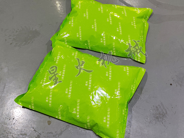 給袋式火鍋底料自動包裝機包裝效果